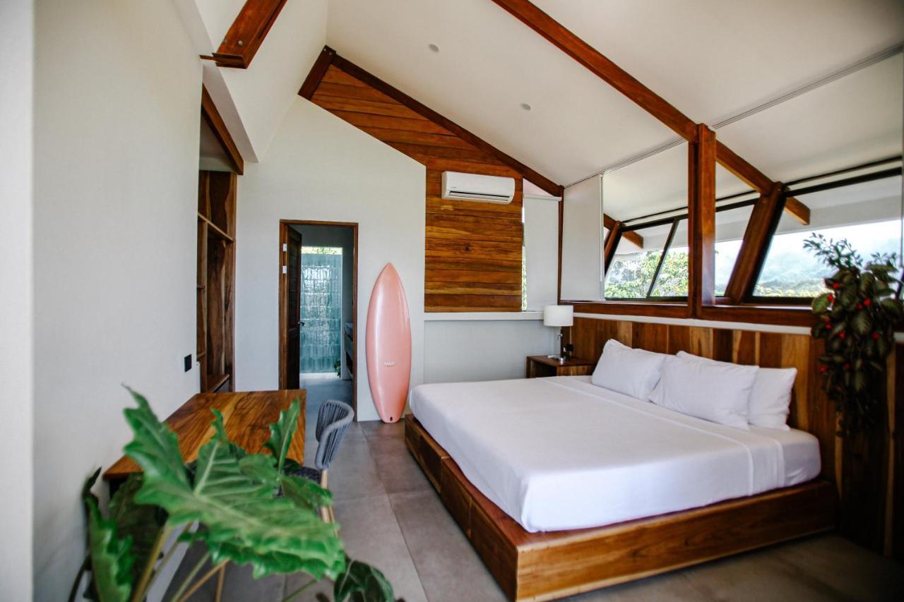 Surf Synergy All-Inclusive Surf Retreat Jacó Exteriör bild