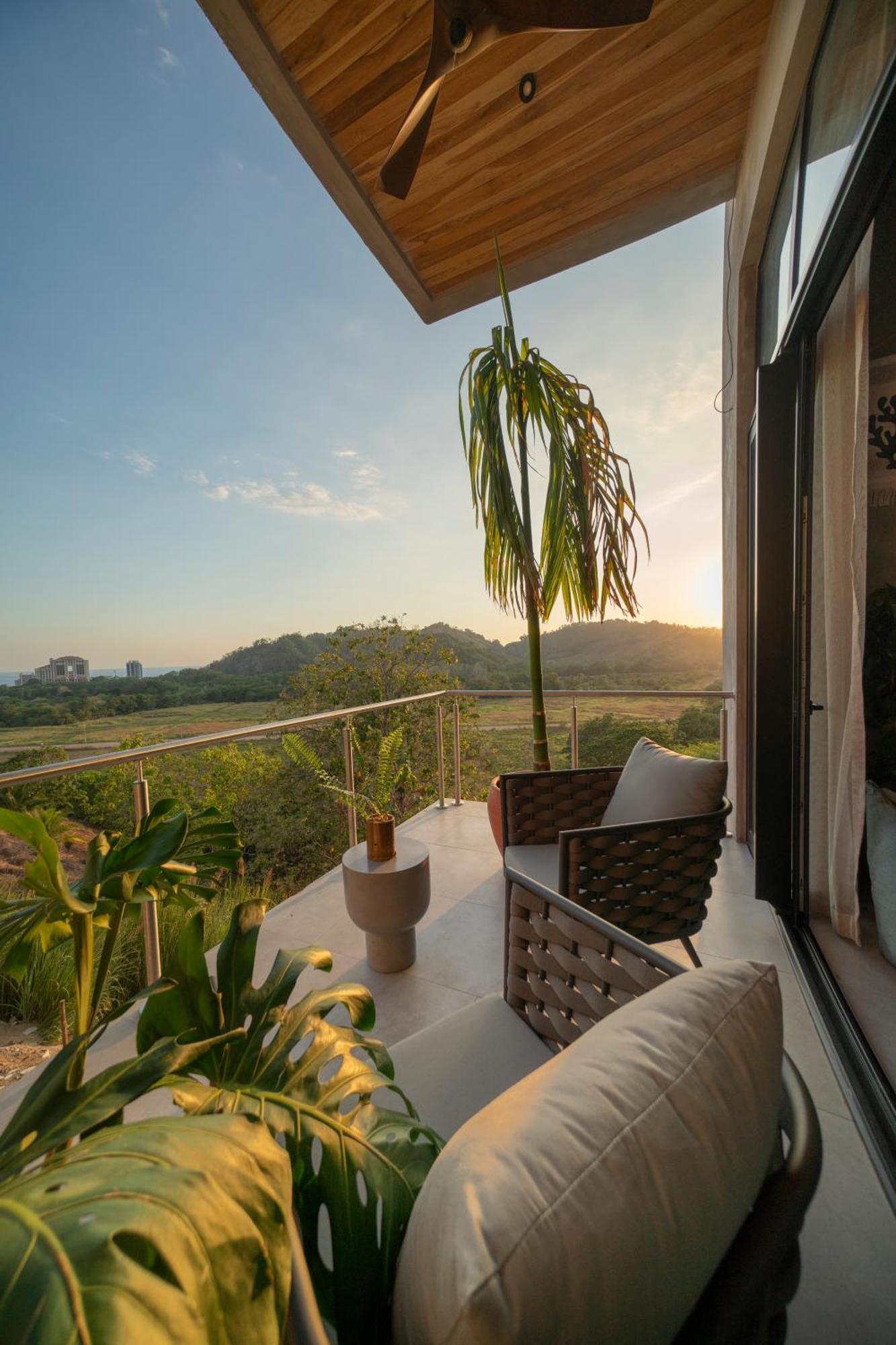Surf Synergy All-Inclusive Surf Retreat Jacó Exteriör bild