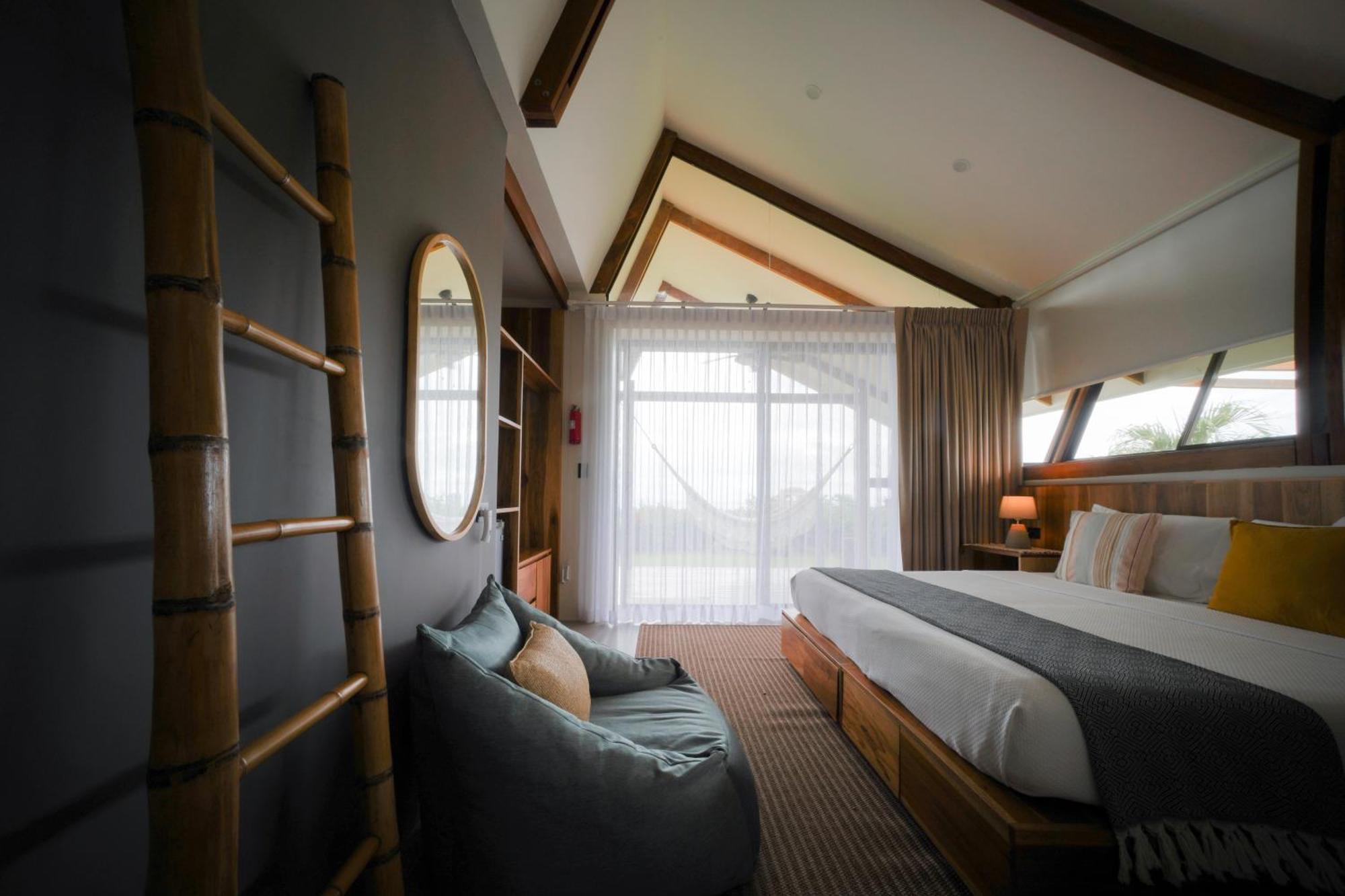 Surf Synergy All-Inclusive Surf Retreat Jacó Exteriör bild